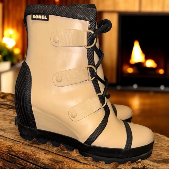 Sorel Shoes - Sorel Beige and Black Winter Boots